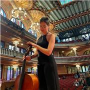Profesora de violonchelo apta para todas las edades y una persona muy apasionada de la música.
